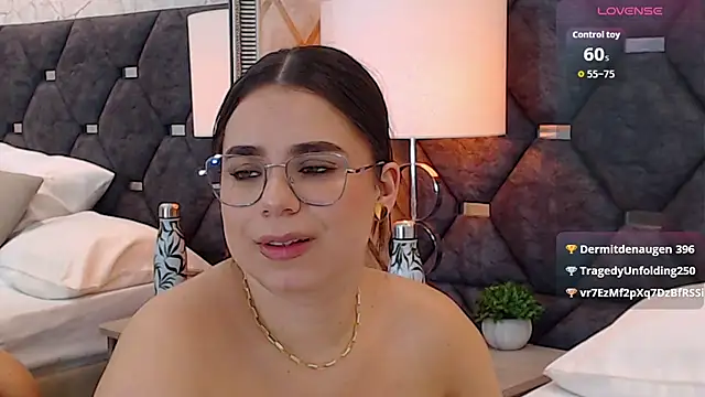 ThaniaJones webcam