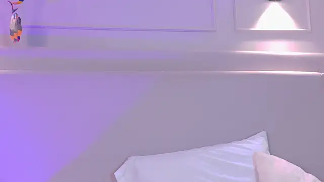 NaomiKlarc webcam
