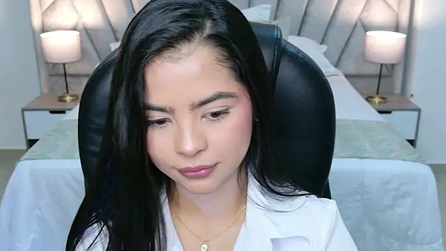 Layla_Breezee webcam
