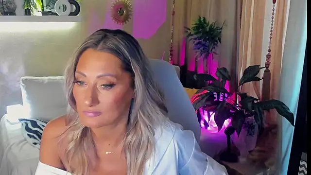 SarahAlluring webcam