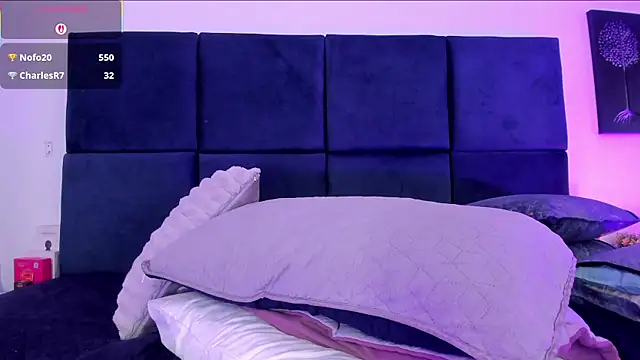 april_jones05 live cam on StripChat