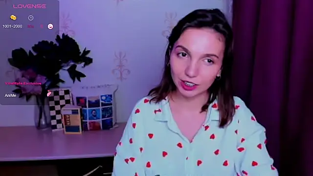KindHazelHere_ live cam on StripChat