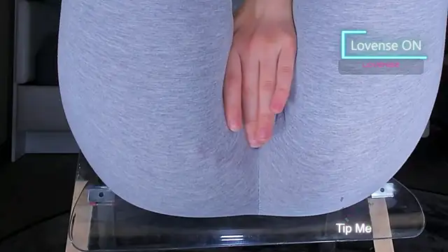 Cameltoe_squirt_inPants
