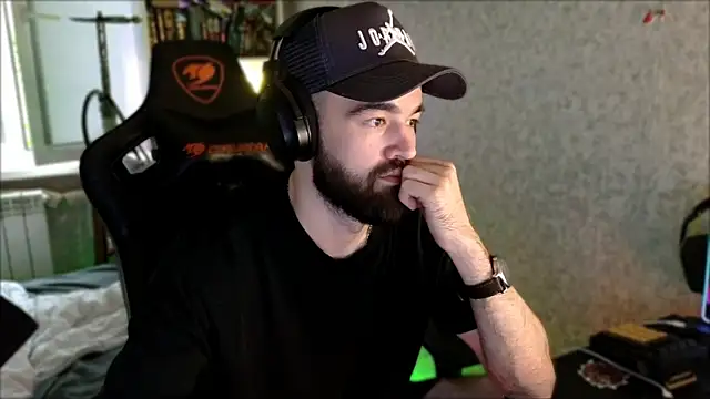 _Serious_Man webcam