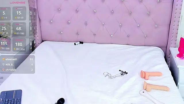 HollyBloom_ webcam