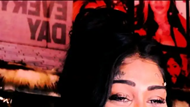 indian_dreamgirl webcam