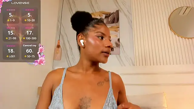 Afro_Luna webcam