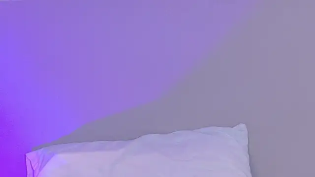 NaomiKlarc webcam
