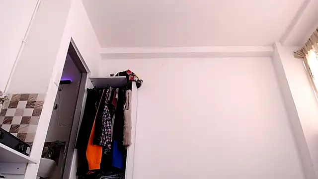 saara_johnson496 webcam