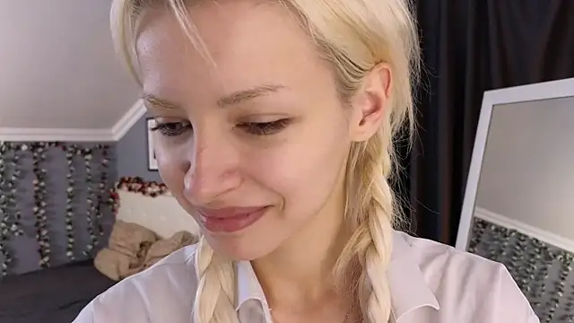 Naomi_Demio webcam