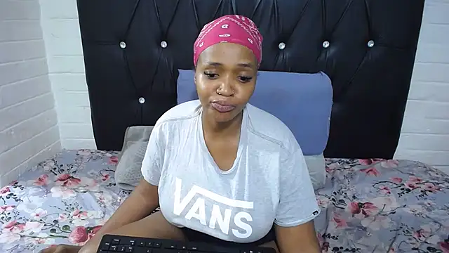 CandyBoobs69 webcam