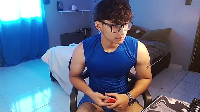 Mr_yisuzz webcam