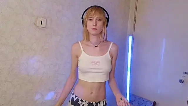CuteLittleAngel webcam