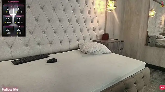 TamaraaHoney live cam on StripChat