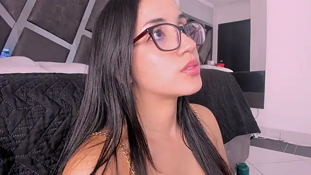 Radiant_Naomi webcam