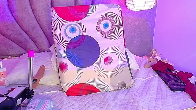 Bella-Sanders webcam