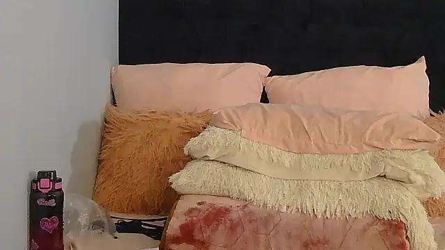 julianaa19 - Julianaa19's free webcam - UK Sex Cams