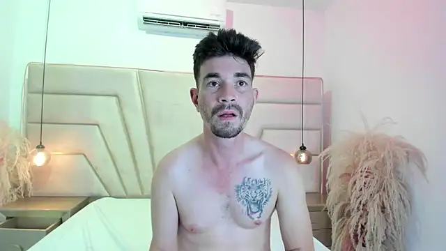 Luna_and_Axell webcam