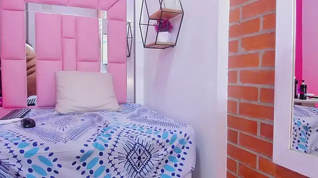 Katecurvy_hot69 webcam
