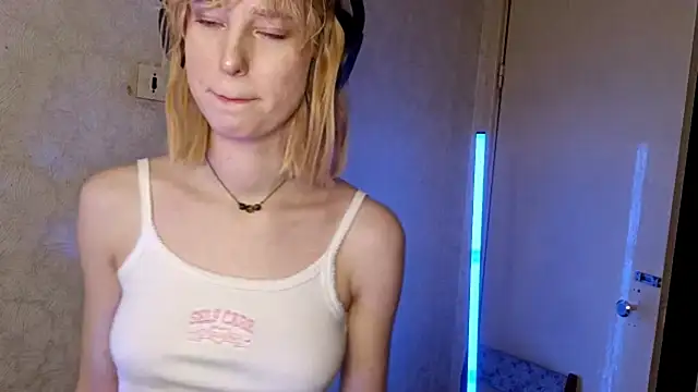 CuteLittleAngel webcam