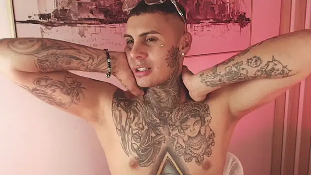 Liam_Ink live cam on StripChat