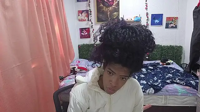 thianahorny webcam
