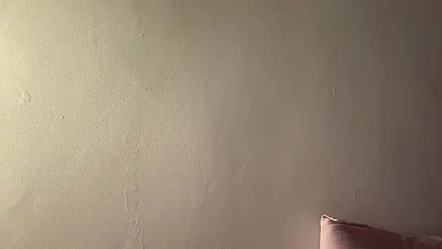 Ur_neighbor_Kira webcam