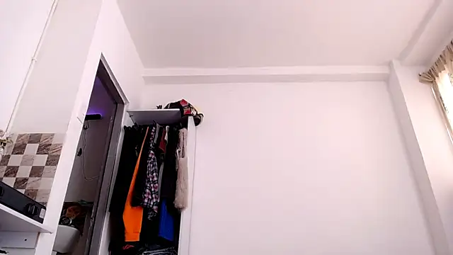 saara_johnson496 webcam