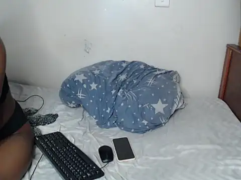 mila_novah webcam