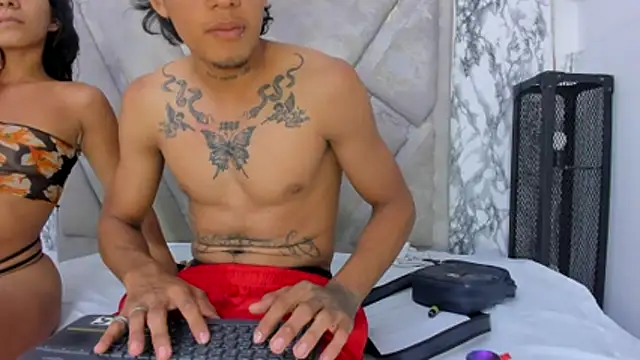 AlessiaAndAxel Live Web Cam Show