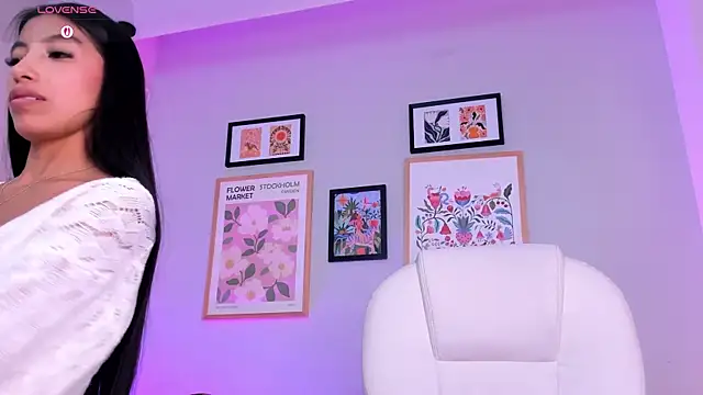 Tiffany_Low webcam