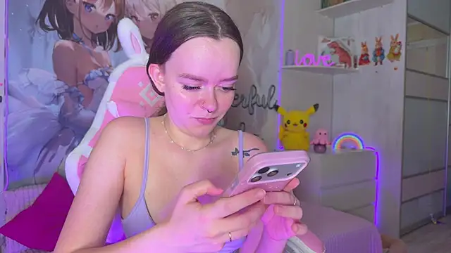 CheekySashaCharm webcam