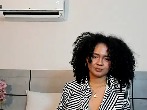 Kiraspell live cam on StripChat