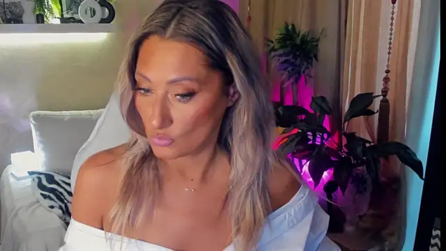 SarahAlluring webcam