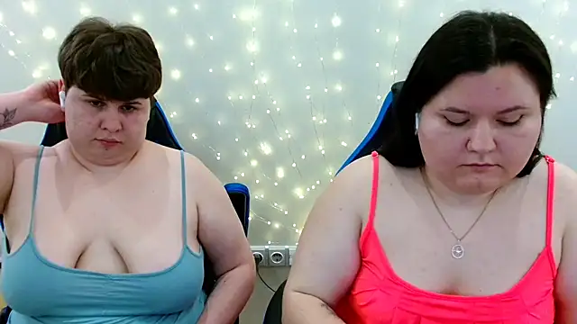 BeckyAndHellen webcam