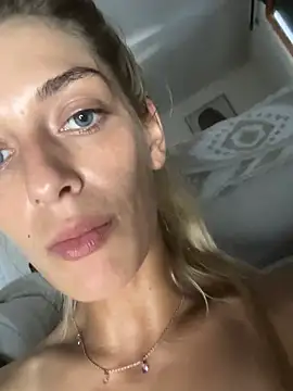 Bellalolahot webcam