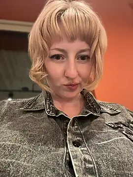 RonnieKiss webcam
