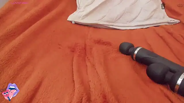 ghostwomaan live cam on StripChat