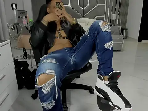 master_leather webcam