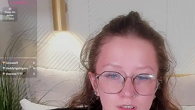 AmelieViolet webcam