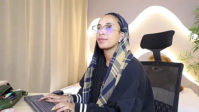 Millie_Volturi webcam