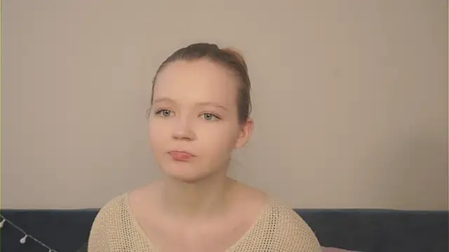 NaomiFess webcam