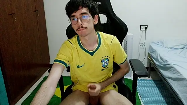 gabrielNovin17cm live cam on StripChat
