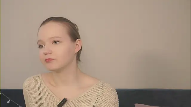 NaomiFess webcam