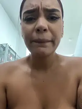 Sara-77 Live Web Cam Show