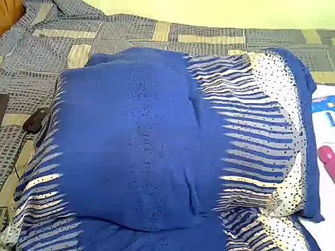 Pearl_petite webcam