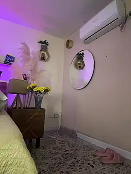 YariRose webcam