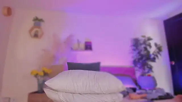 YariRose webcam