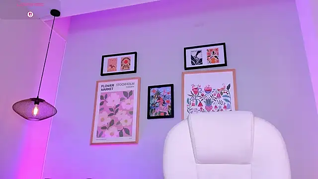 Tiffany_Low webcam