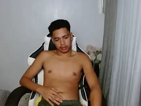 curlyasian_njxx webcam